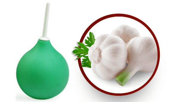 Enema bawang putih akan membantu membersihkan usus dari telur cacing