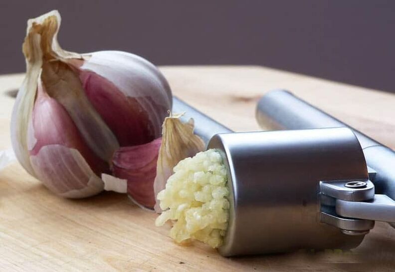 Bawang putih dan bawang dari parasit